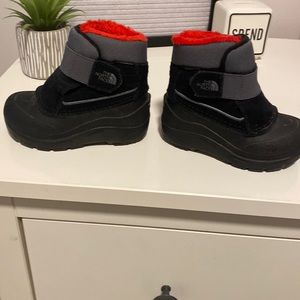 Toddler boys North Face snow boots